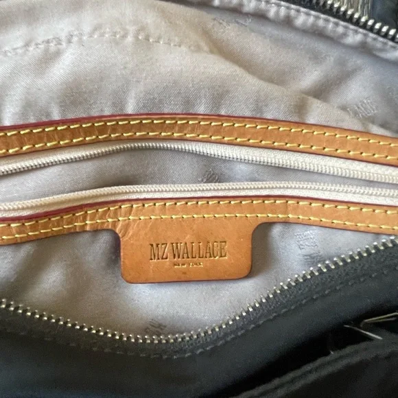 Longchamp Black Tote Bag with Structured Design and Top Handles - Picture 6 of 7